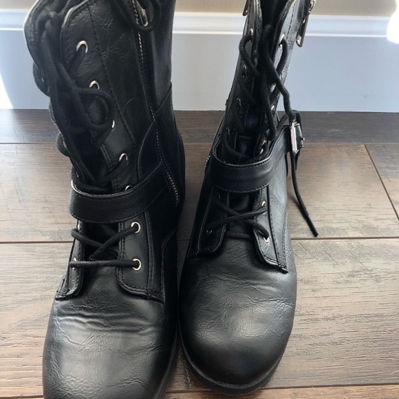 Like new black boots. - Picture 2 of 3